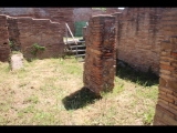08272 ostia - regio v - insula ii - caseggiato (v,ii,9) - raum (4) - bli ri osten - 06-2024.jpg